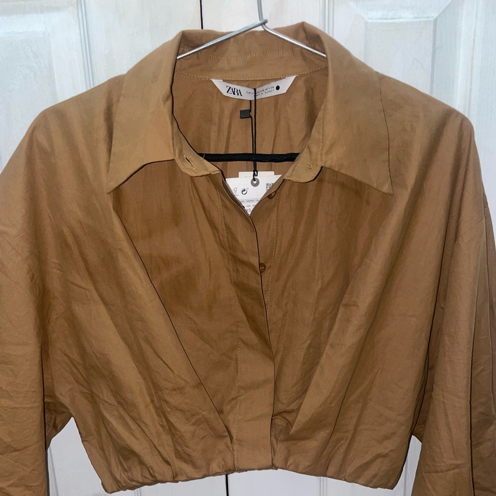 Beautiful long sleeved crop top. Detailed split on the sleeves. 
Size X-Small